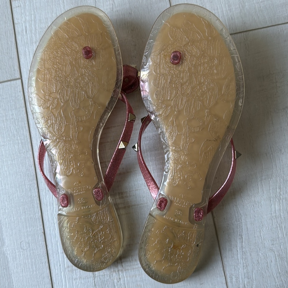 VALENTINO: RUBBER ROCKSTUD THONG - Picture 5 of 5